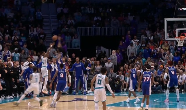 bob半岛体育app下载-恩比德飞起来了！黄蜂绝命三分 恩比德飞扑大帽扇出界终结比赛