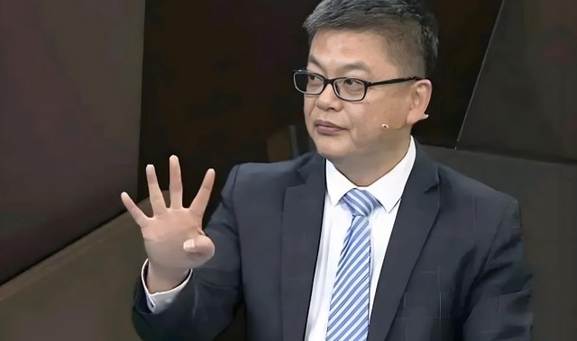bob半岛体育app下载-2连胜！苏群中肯点评，指出了男篮赢球的3大原因